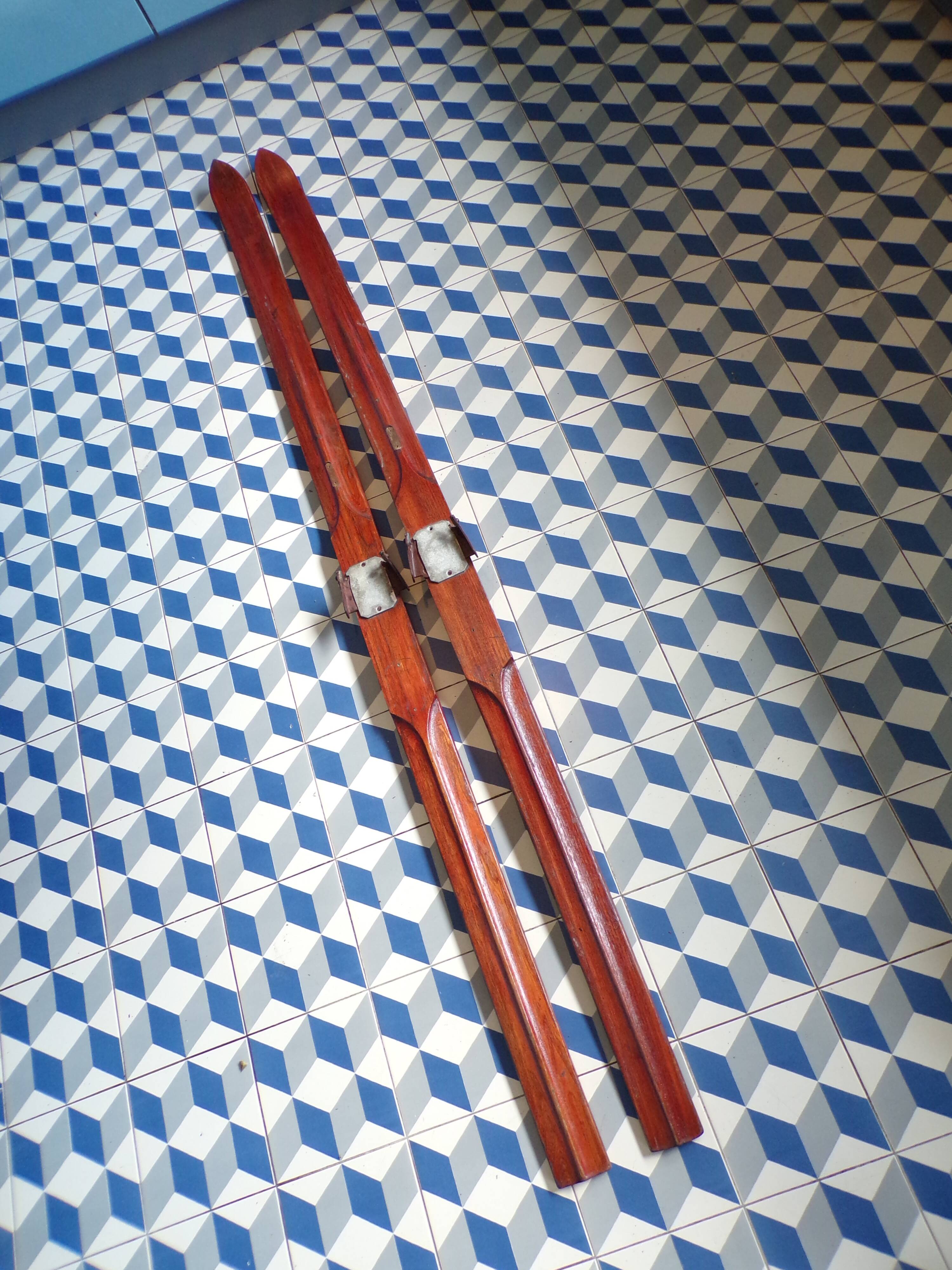 Pair of old wooden skis L=200 cm