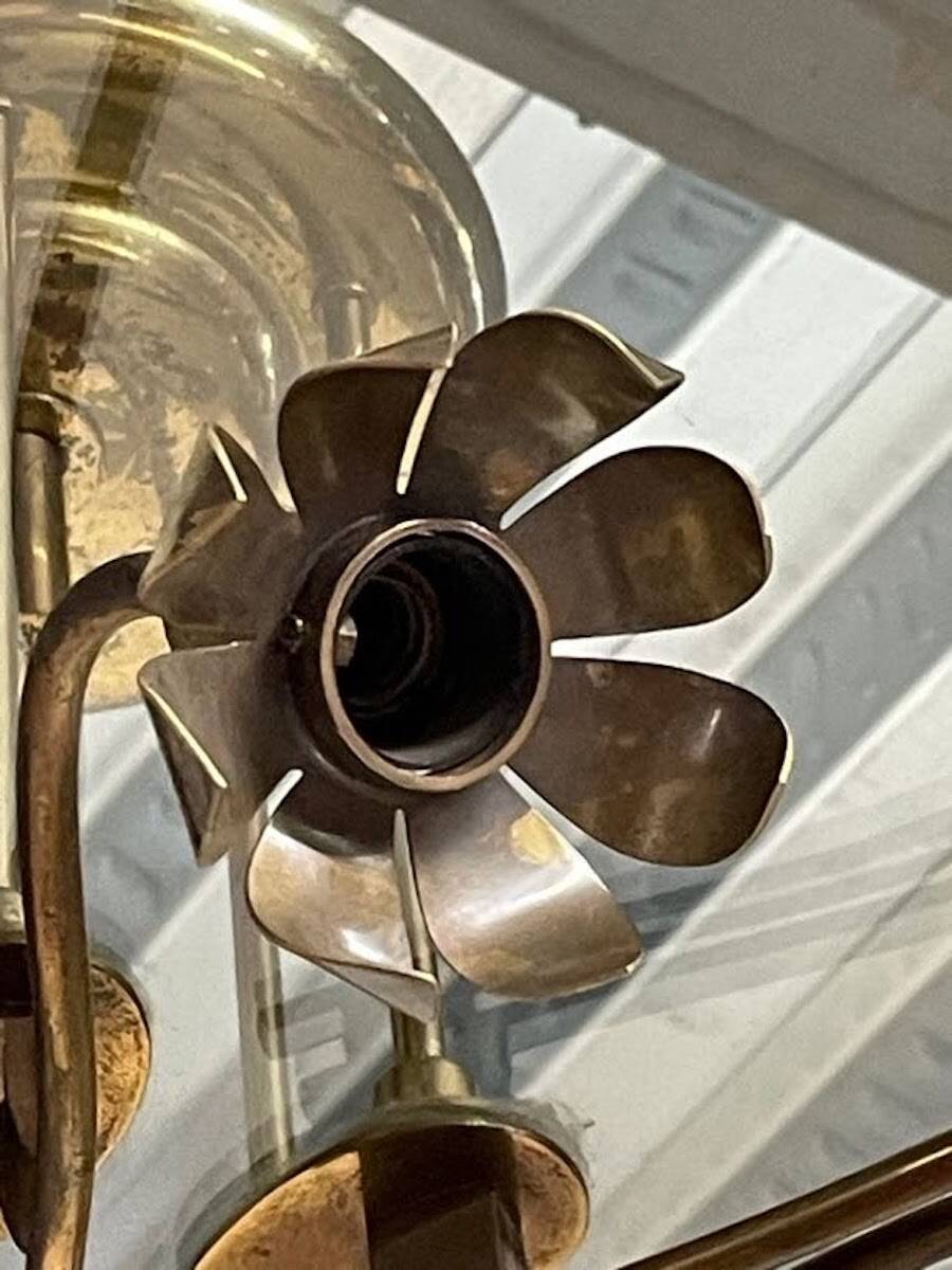 Chandelier in glass and brass attributed to Pietro Chiesa for Fontana Arte, 1940s.