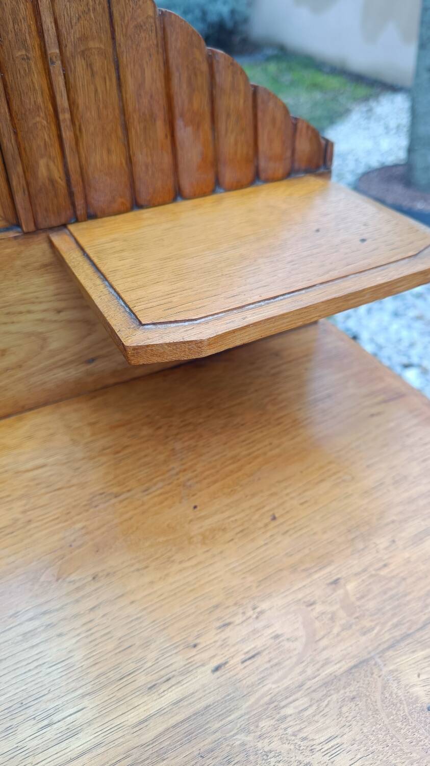 Art Deco hairdresser with bevelled mirror