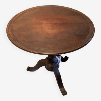 Wooden pedestal table with foldable top