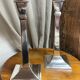 Paire de grands bougeoirs design en aluminium