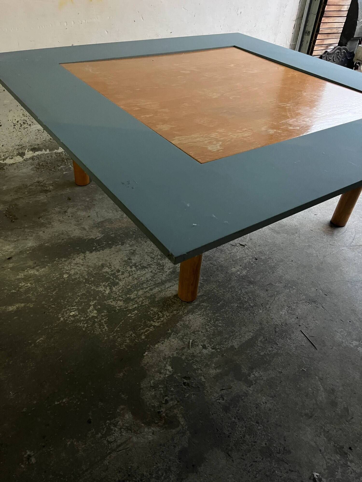 Square convertible table by Francesco Binfaré for Cassina, 1980s.