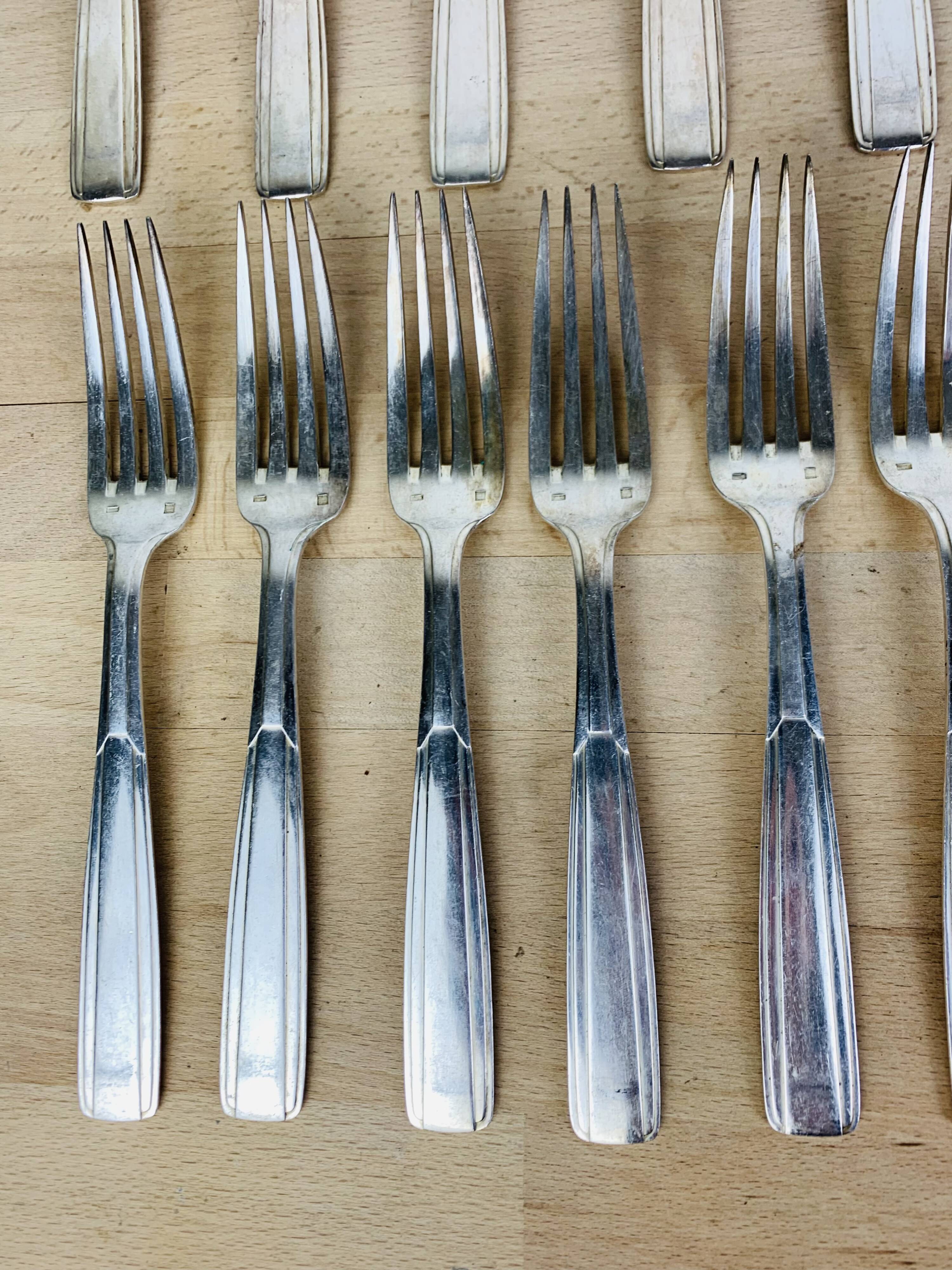 Housewife Ravinet d'Enfert model Navarre art deco silver metal 32 pieces
