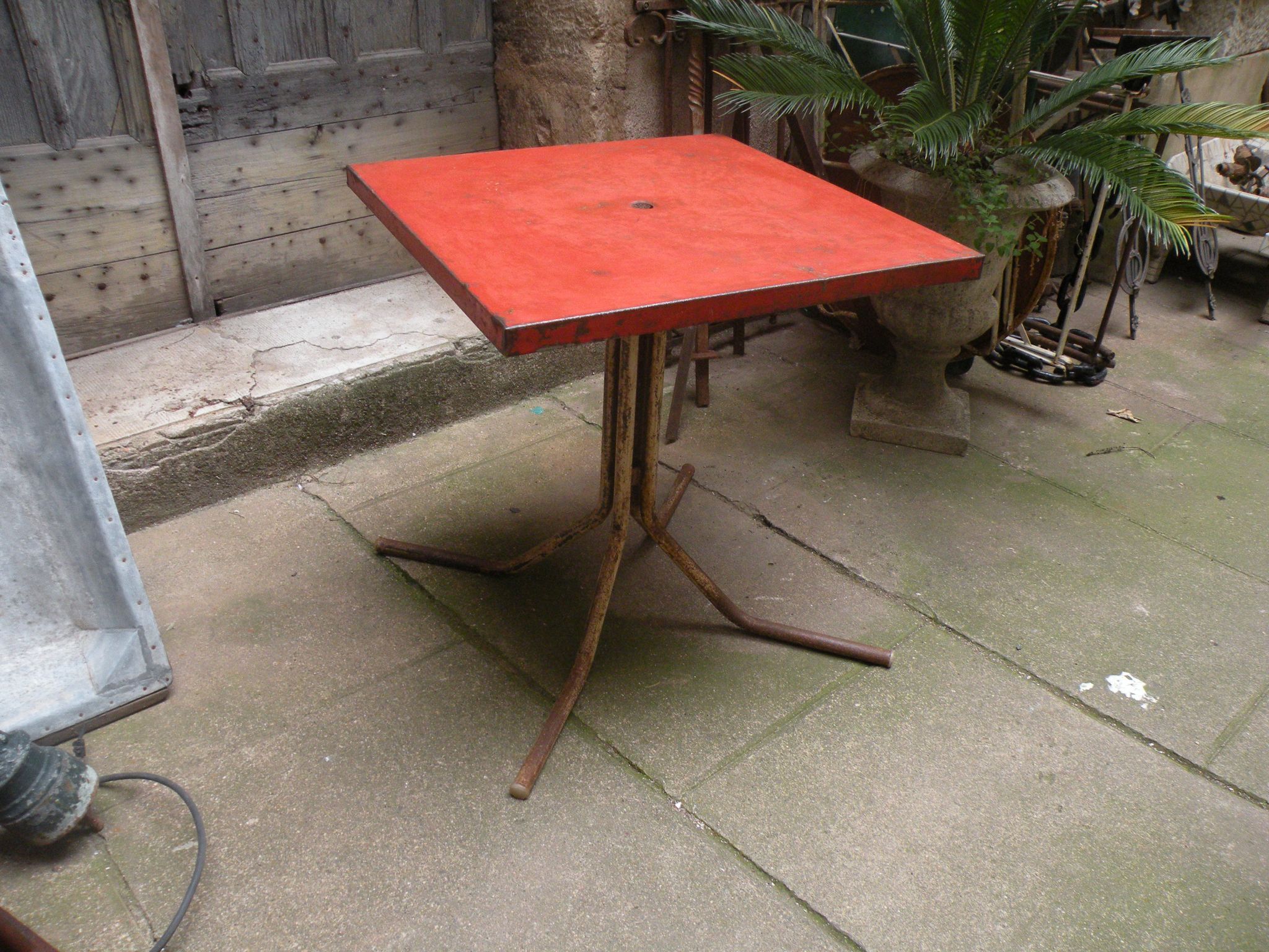Table de bistrot, restaurant carré en métal année 1950,1960