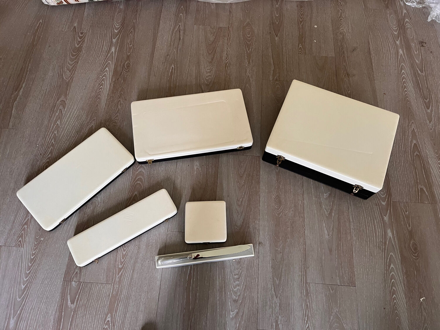 Housewife Besset Laroche Belinox with boxes