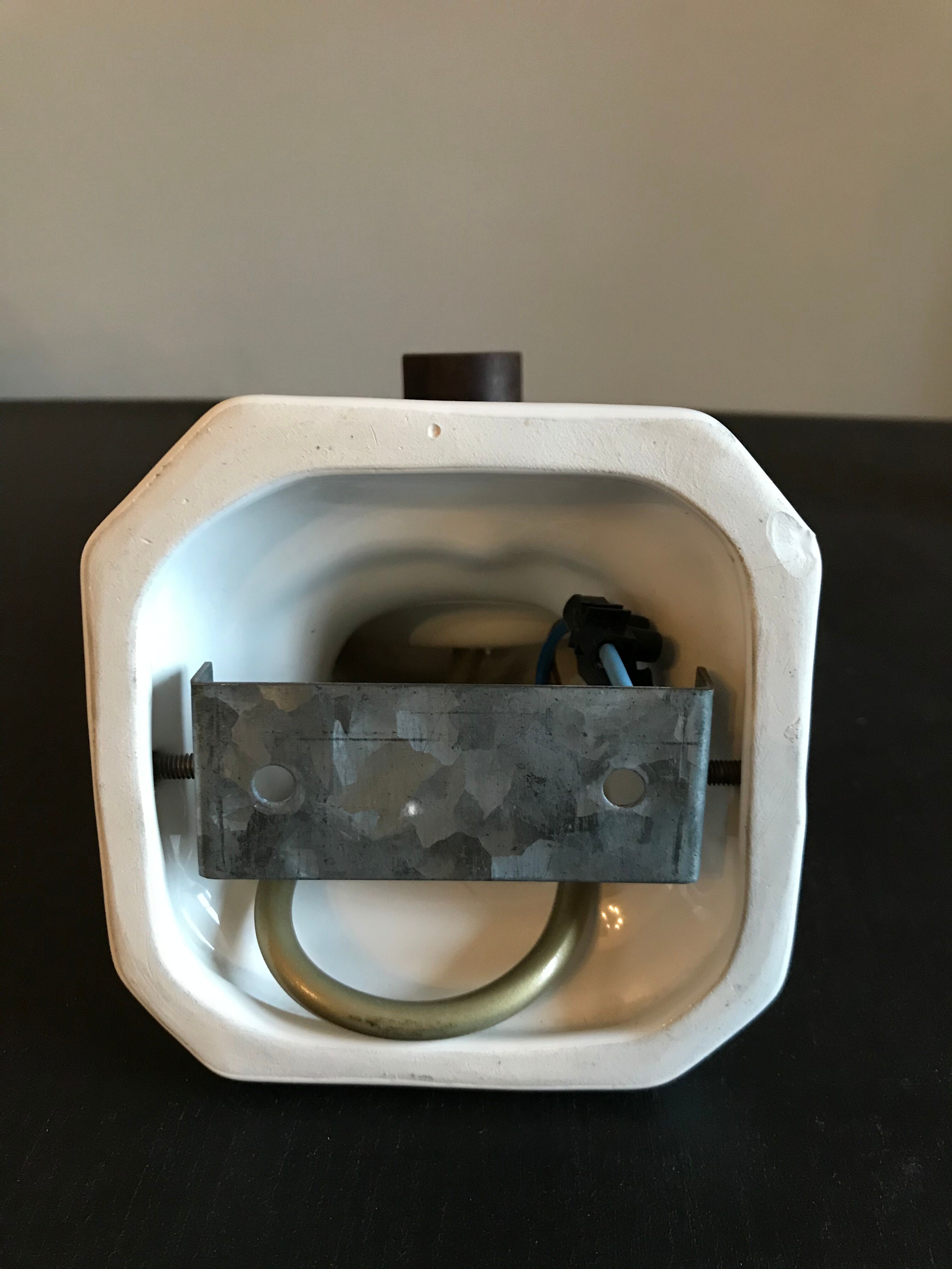 Apply hand in earthenware