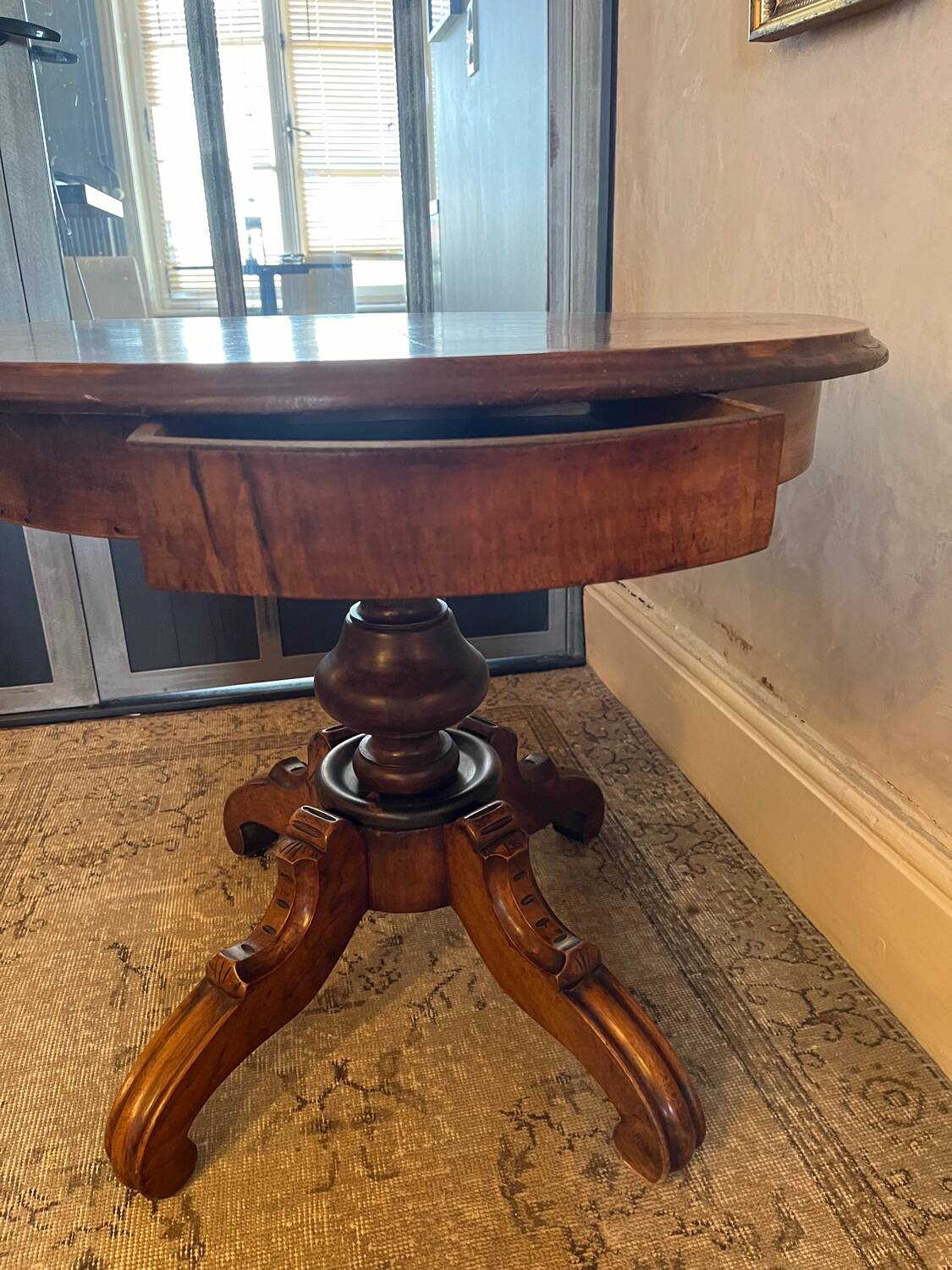 Antique gueridon GM with central leg