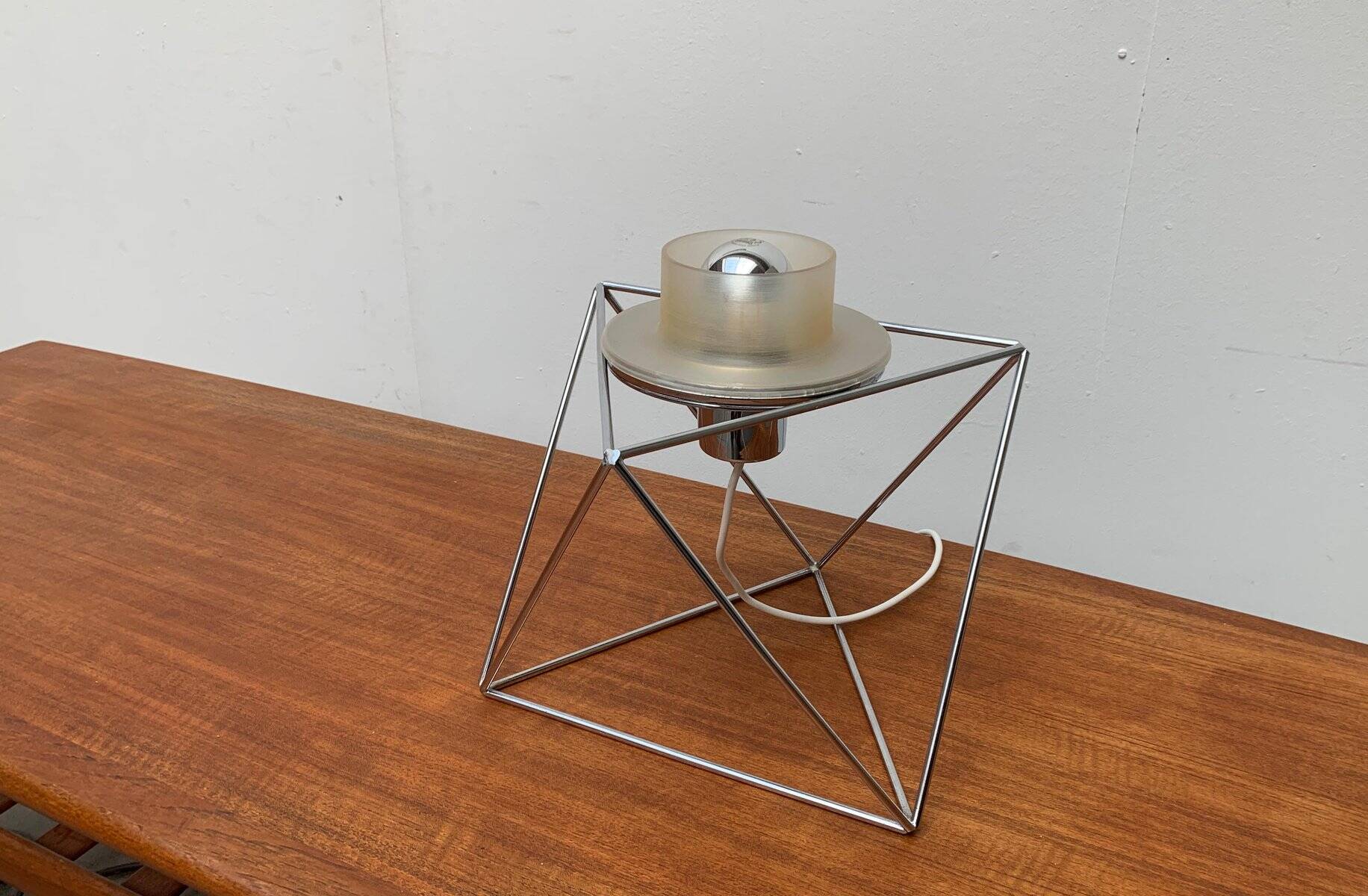 Poliedra table lamp from the Italian space age by Felice Ragazzo for Guzzini