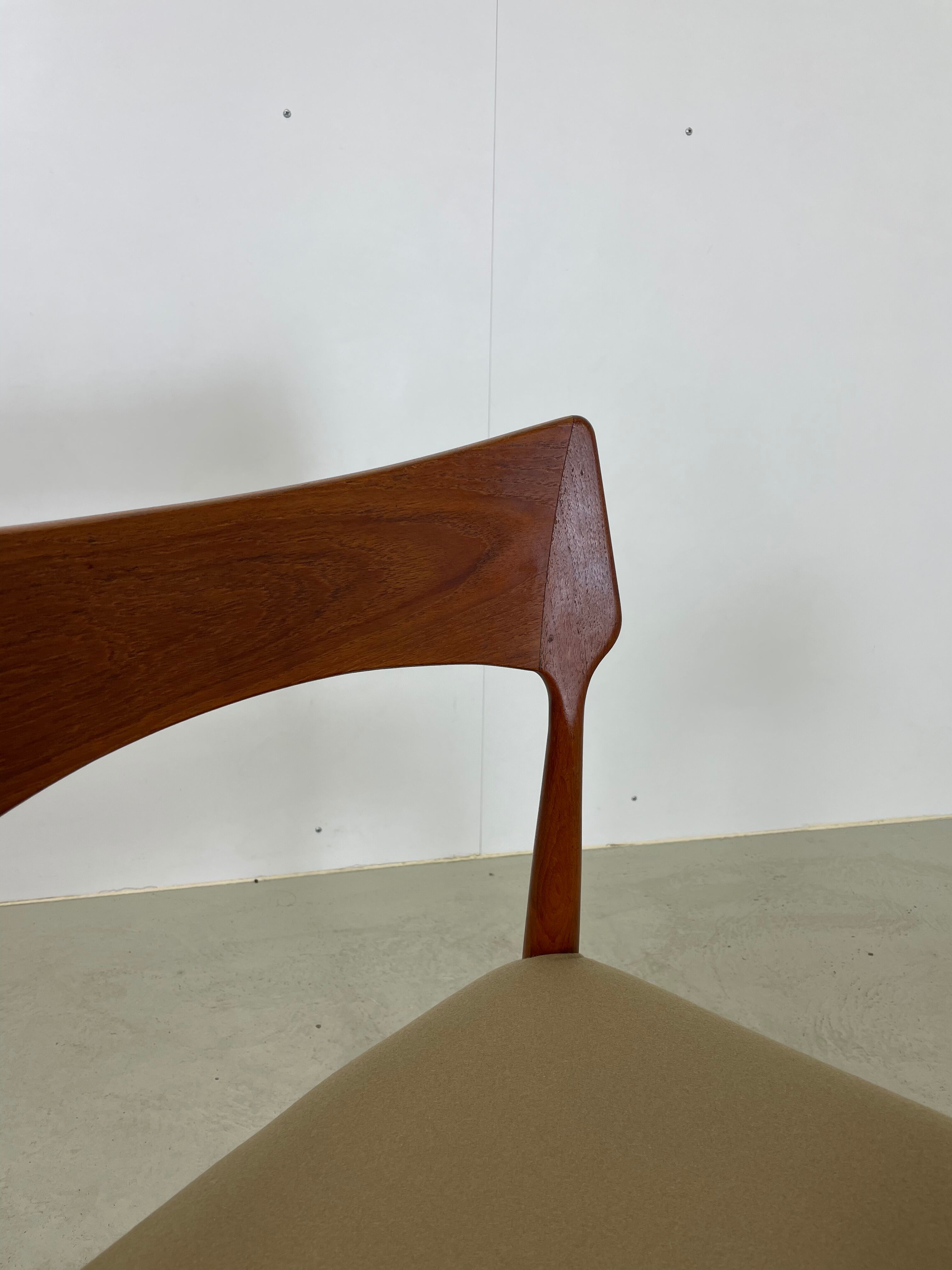 Danish MidCentury Dining Chair Model 142 by Bernt Petersen, 1960