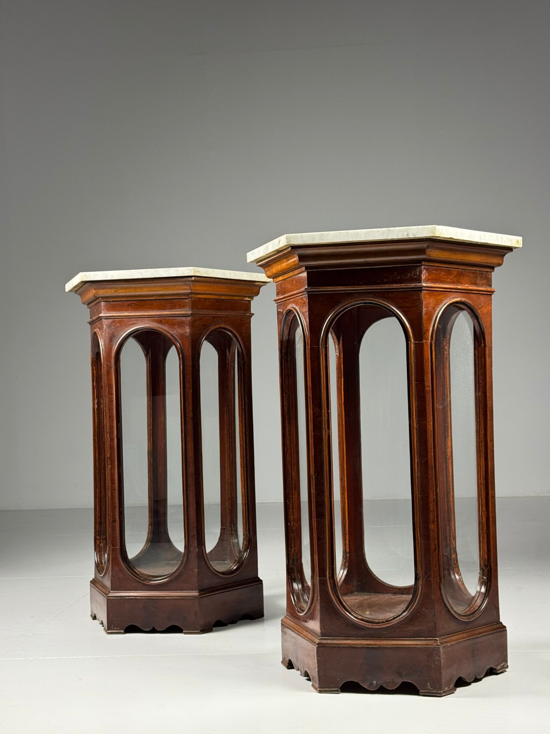 Ensemble de 2 vitrines italiennes du 19e siècle
