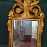 Louis XVI mirror (eighteenth century) in gilded stucco wood H 80 cm