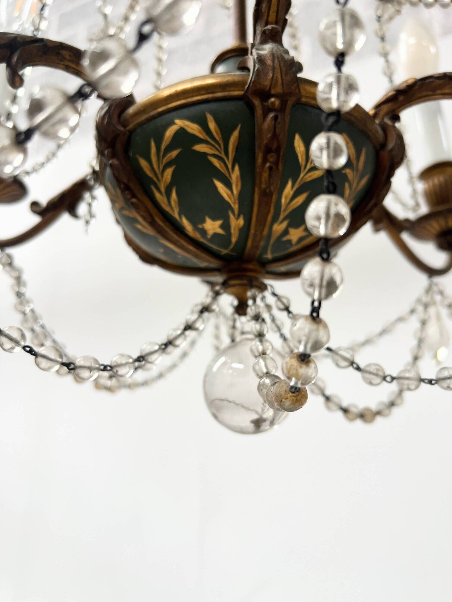 Louis XVI style chandelier with a pearl garland and painted tin, 20th century.