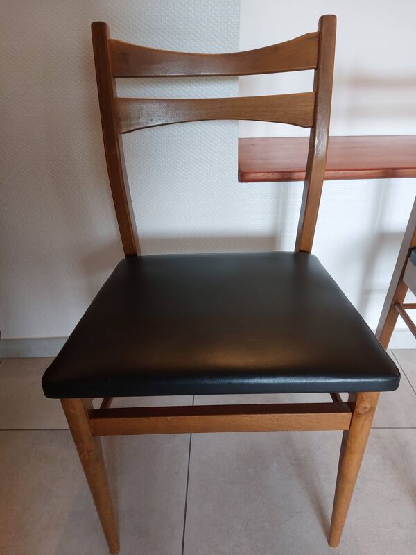 2 chaises scandinaves