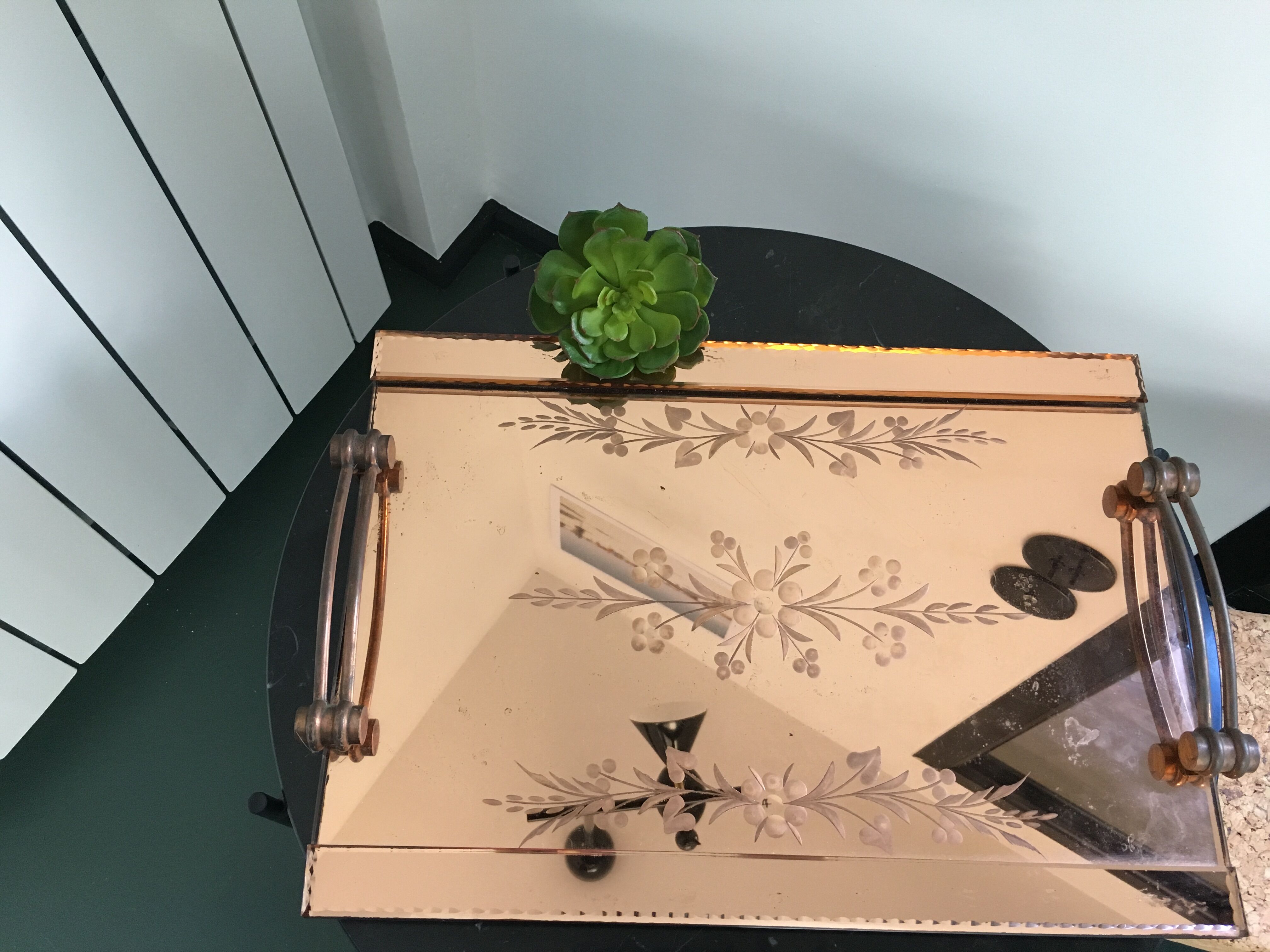 Plateau en miroir rose