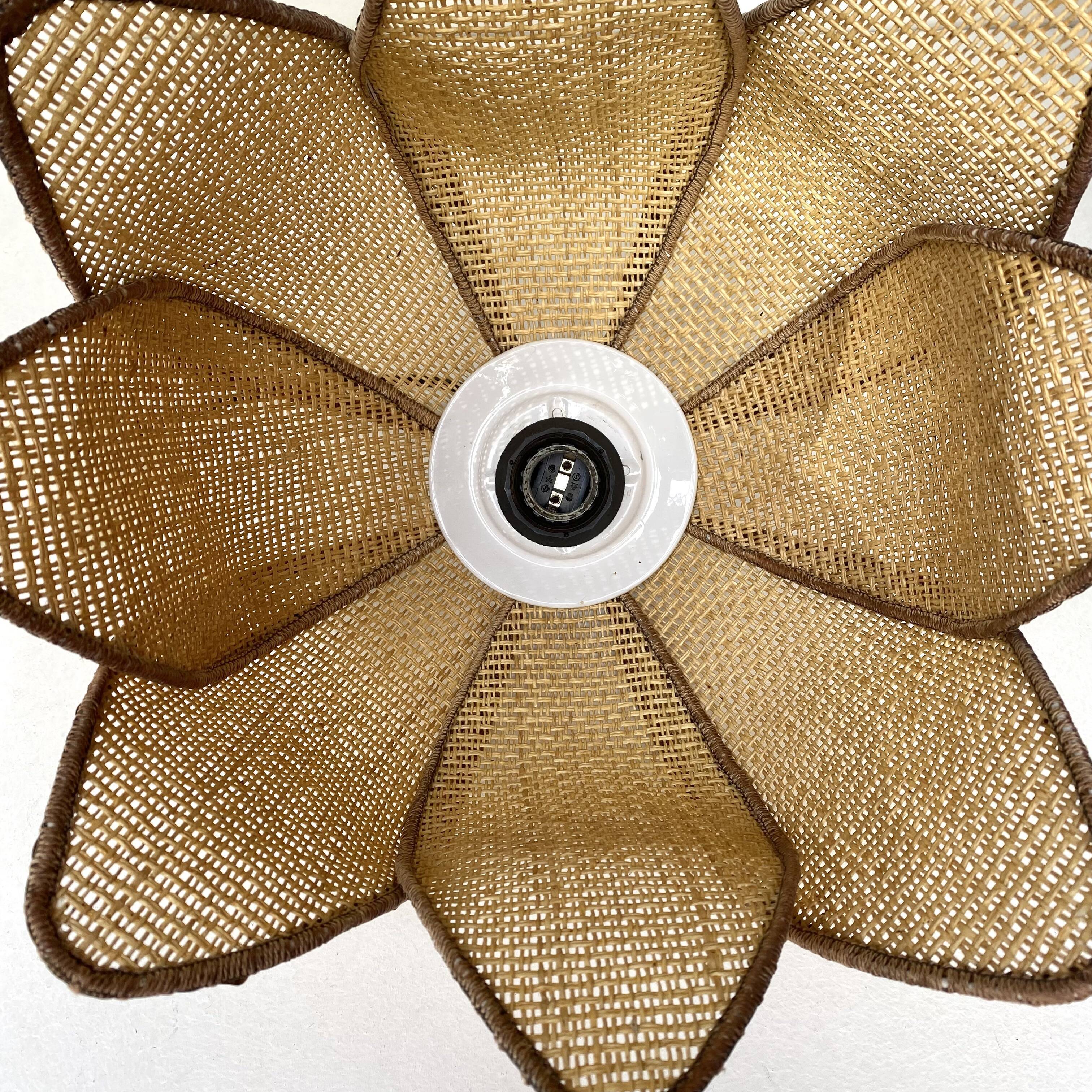 Vintage rattan flower pendant lamp