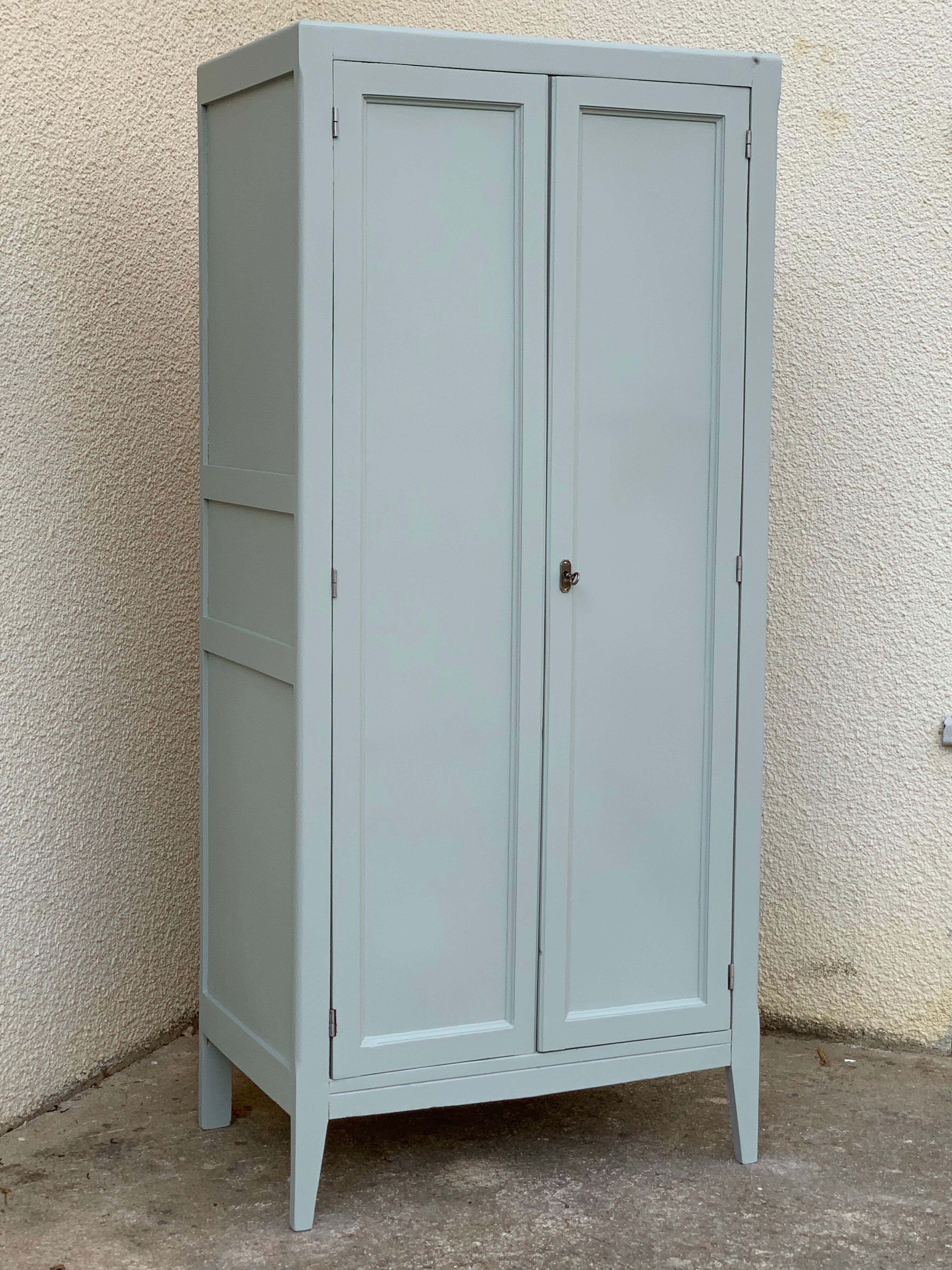 Parisian wardrobe gray green 1940