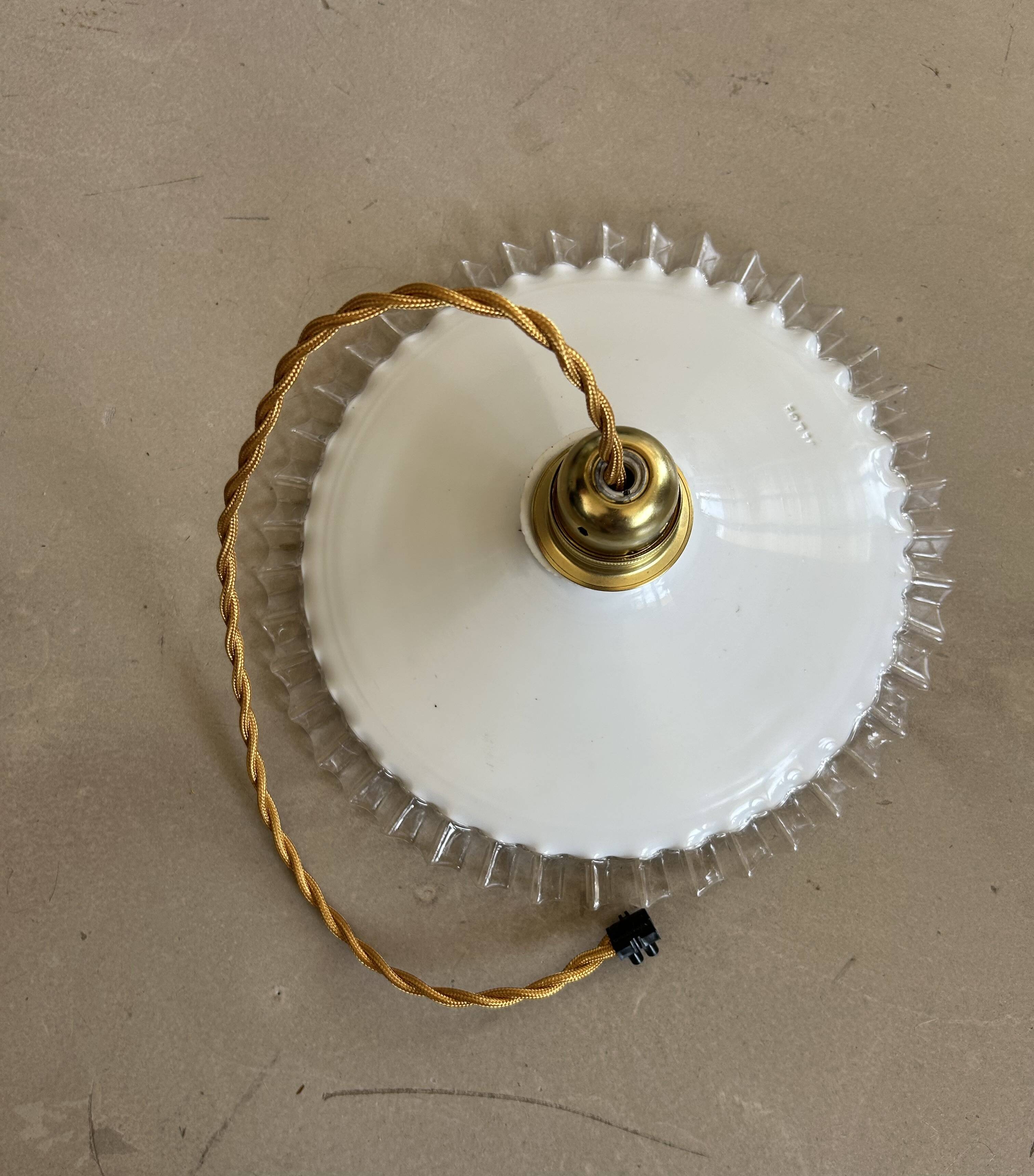 Suspension opaline ancienne