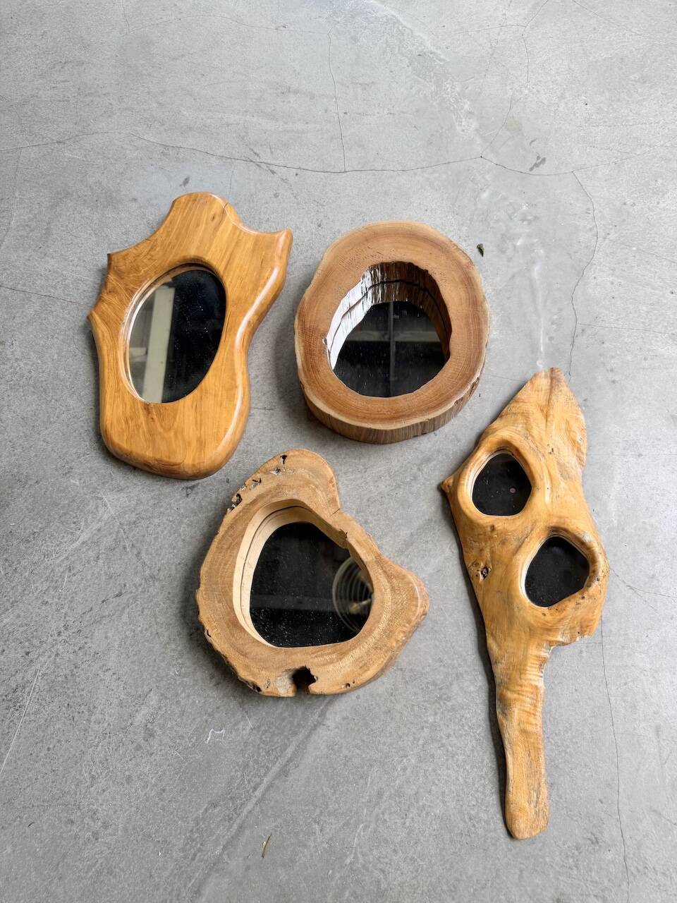 Set de 4 miroirs organiques brutalistes en bois années 50