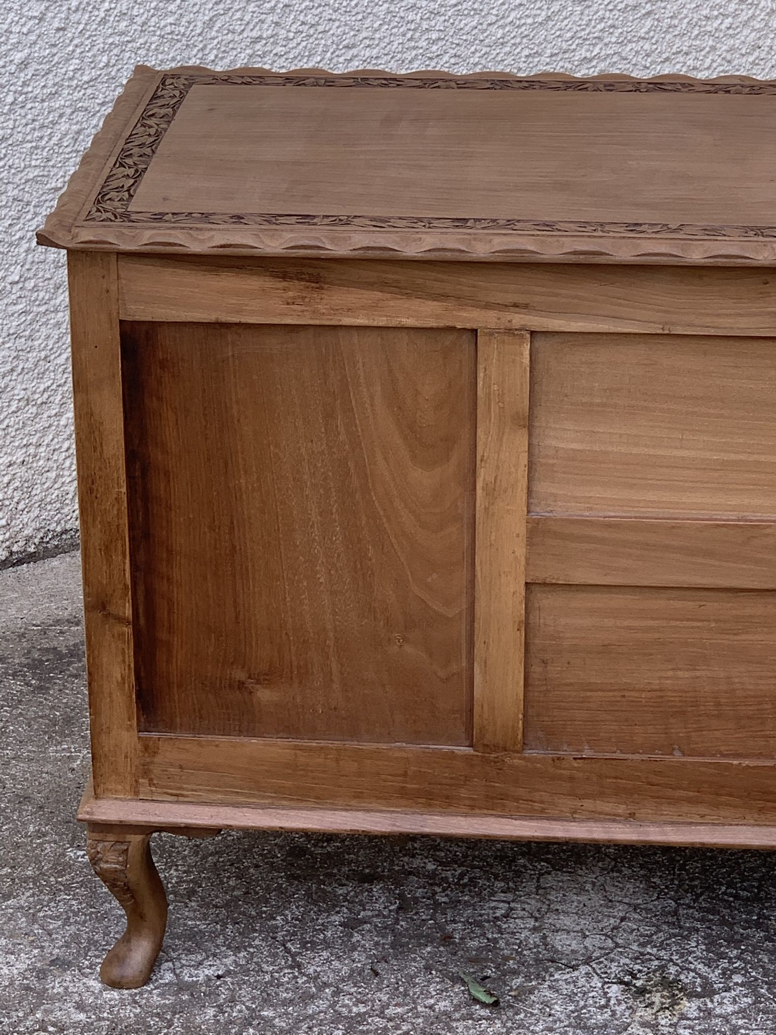 Commode vintage basse Padouk Massif sculpté 1950