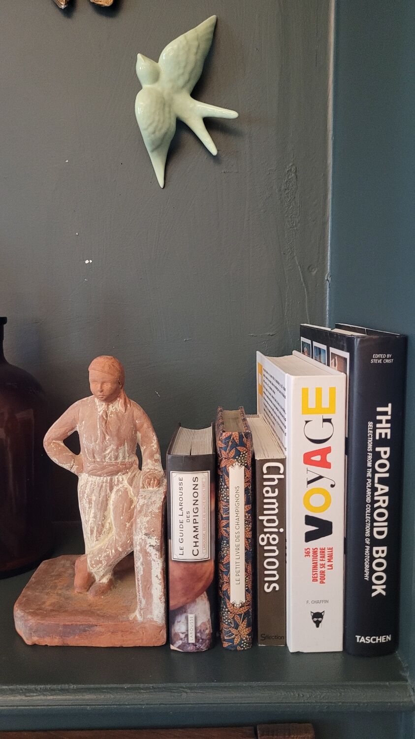 Bookend in terracotta