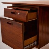 Model 207 rosewood desk by Arne Vodder