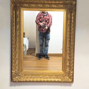 Miroir avec grand cadre mouluré 125x95cm en plâtre doré à la feuille d'or