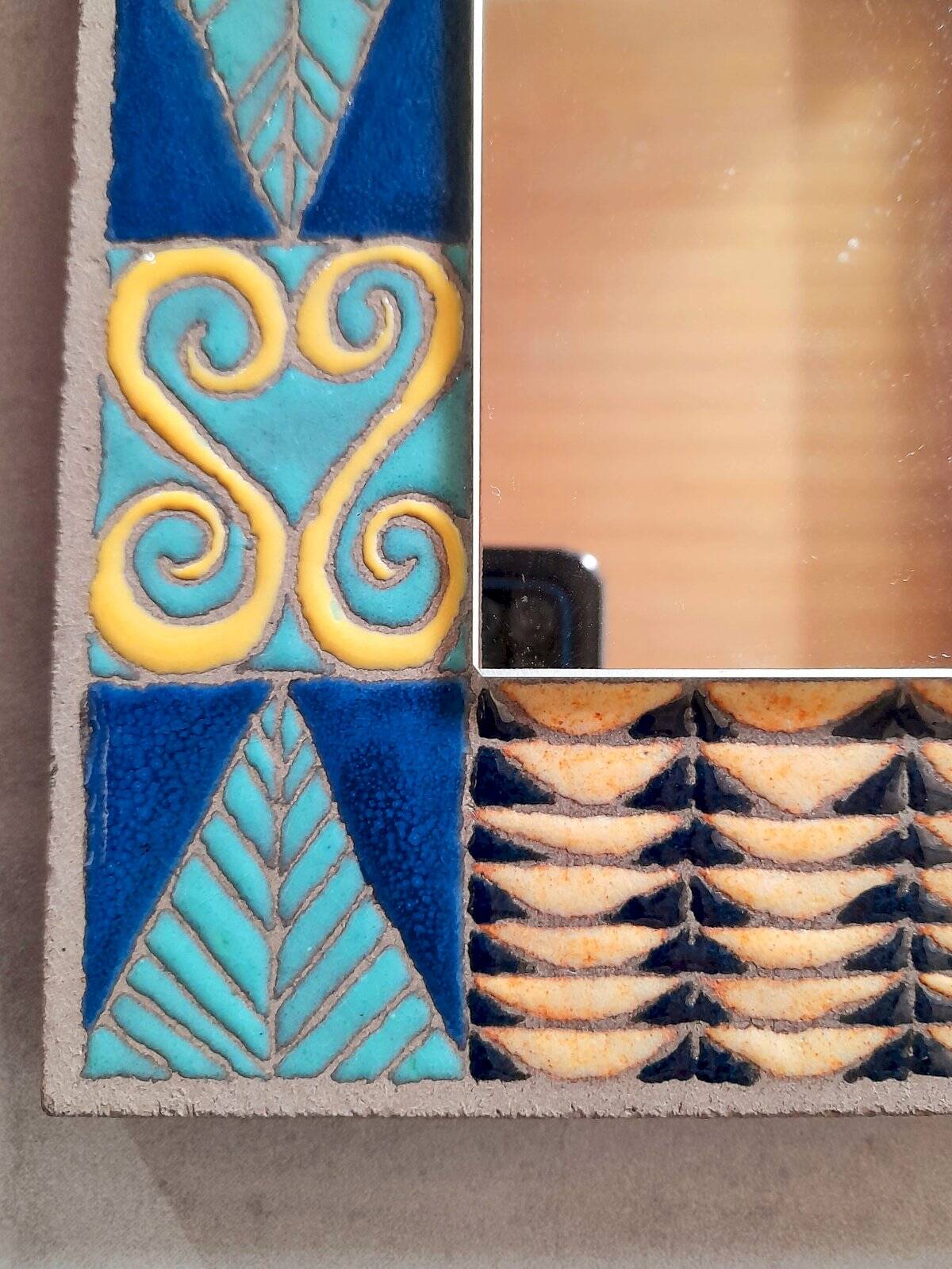 Enamelled lava mirror
