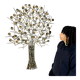Large Marc crée une sculpture d'arbre en métal découpé au chalumeau de style brutaliste.