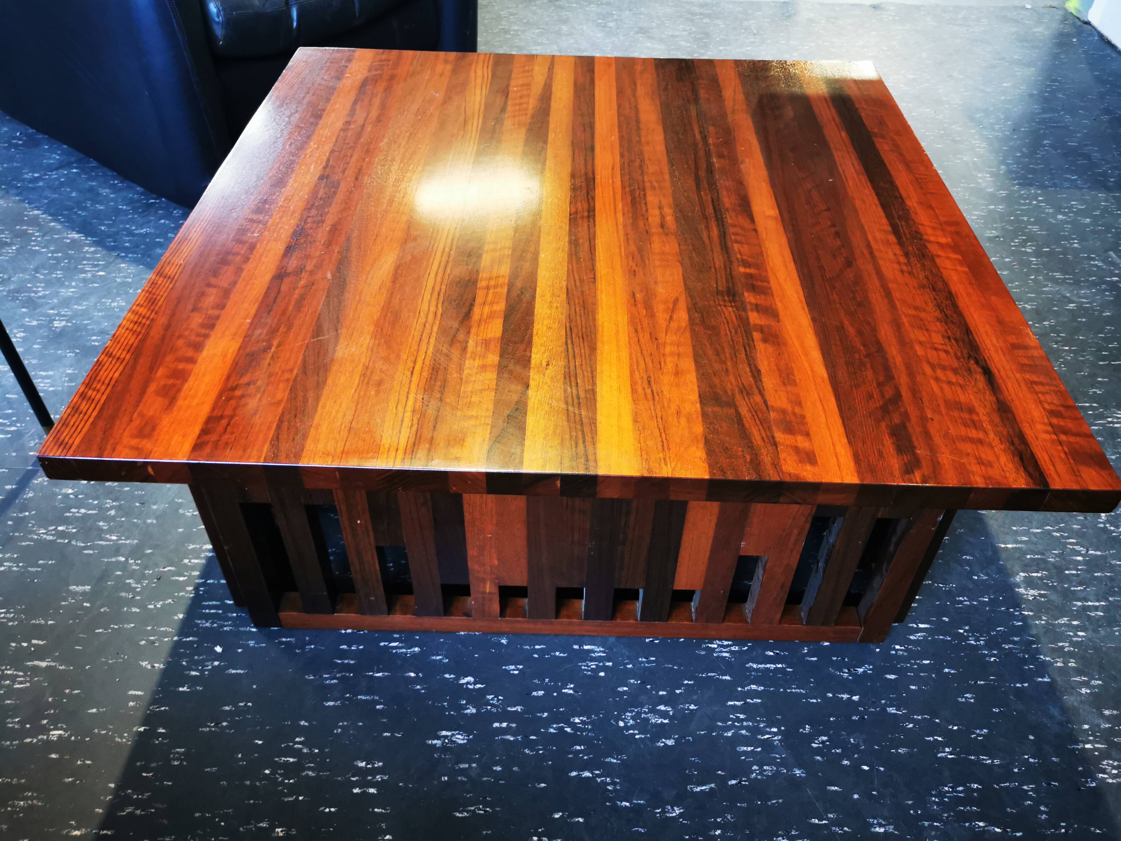 Table basse XL design vintage en bois exotique