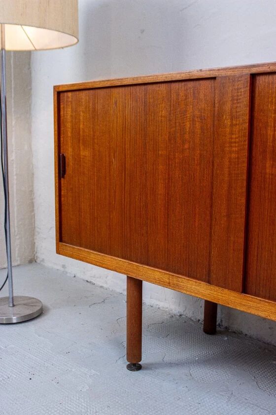 Ejnar Larsen & Aksel Bender sideboard with sliding doors, teak, vintage mid-century Danish design, Næstved Møbelfabrik.