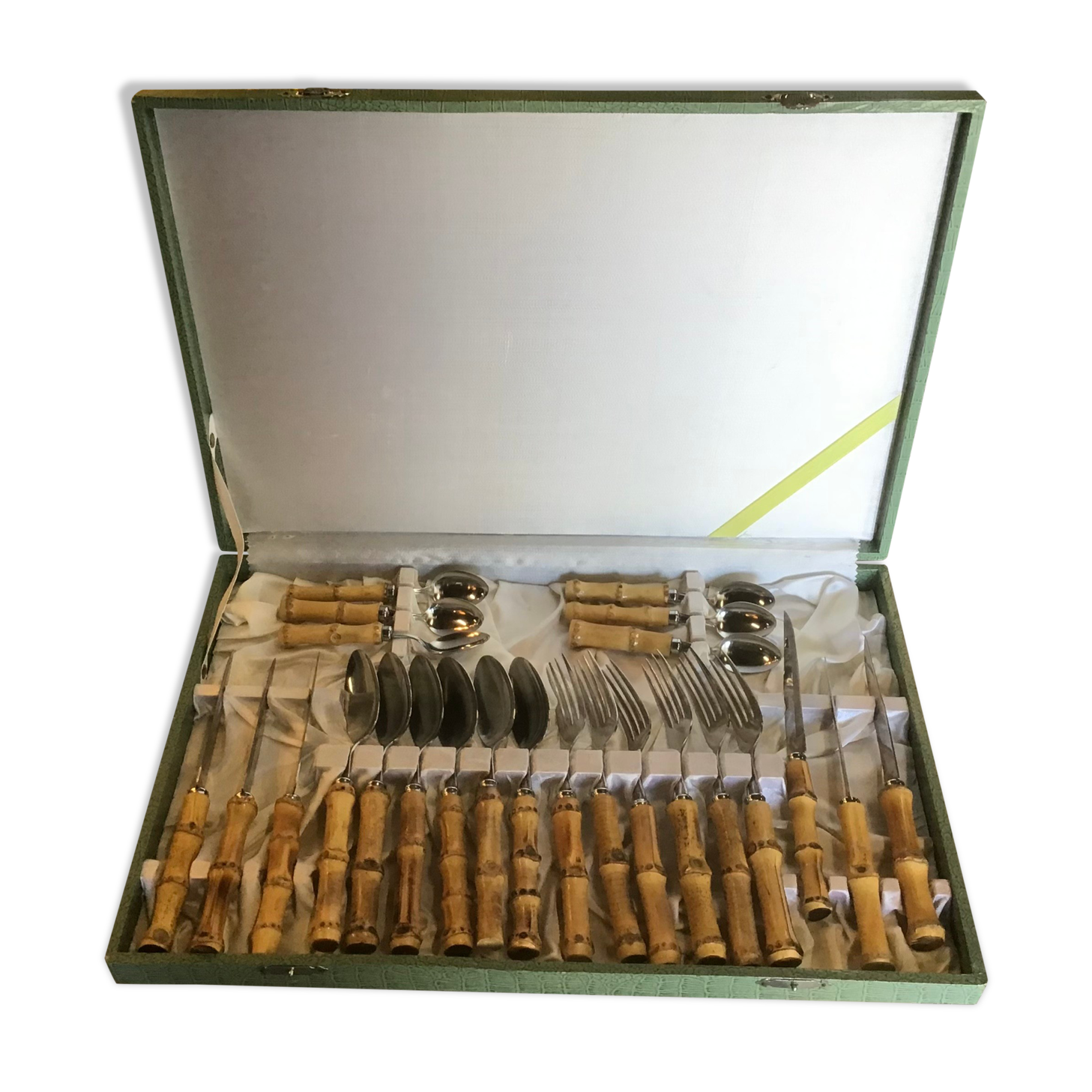 Housewife of cutlery "bamboo handle" 24 pieces