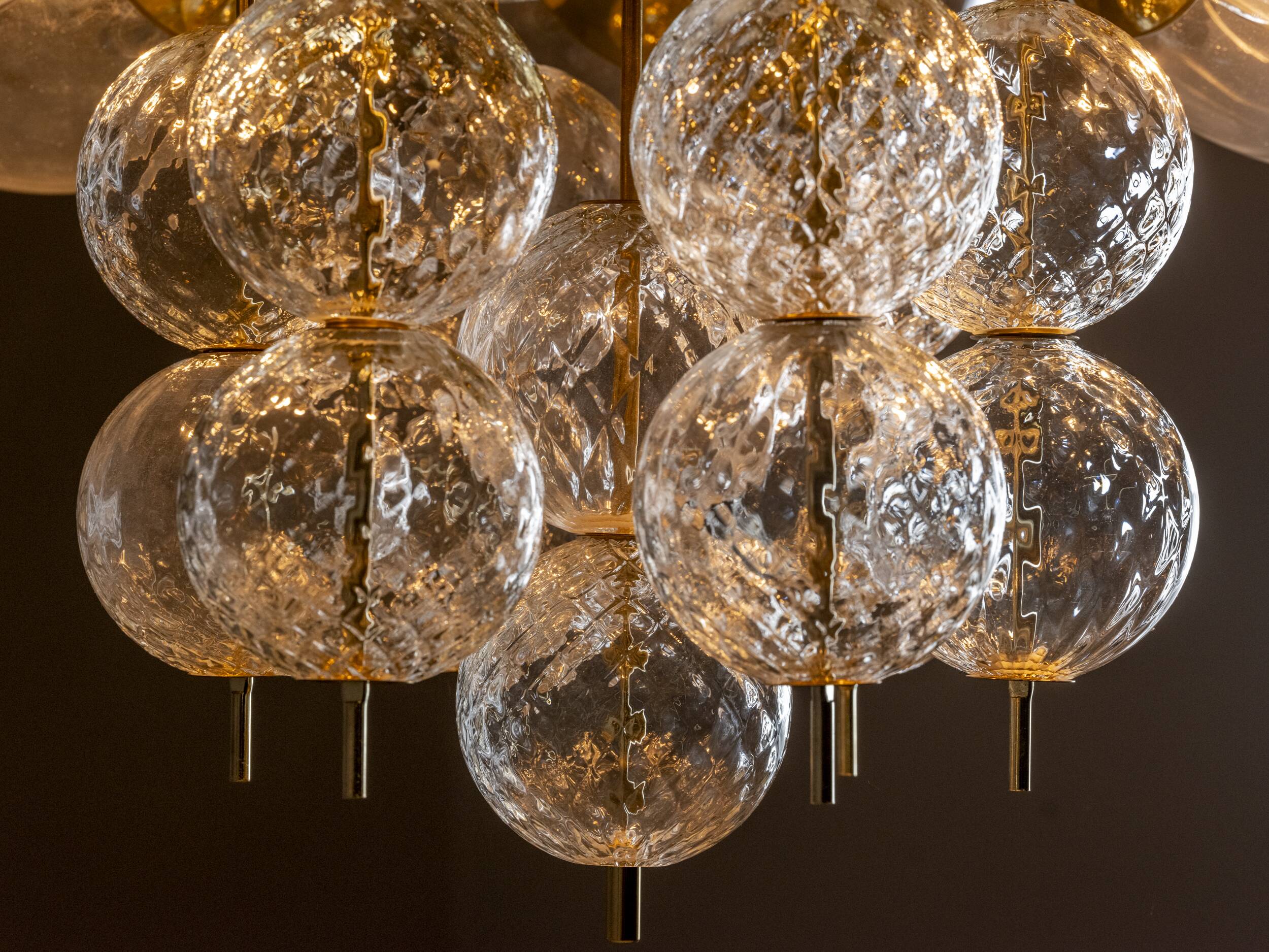 Lustre en laiton et verre du milieu du siècle, Europe, années 1960
