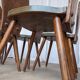 8 chaises brutalistes vintage en bois