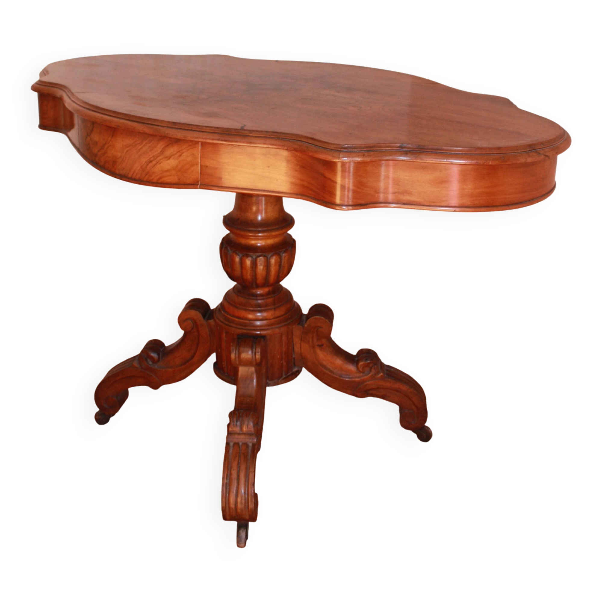 Large walnut guéridon with a sculpted base.