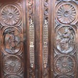 Armoire bretonne ancienne en chêne sculpté