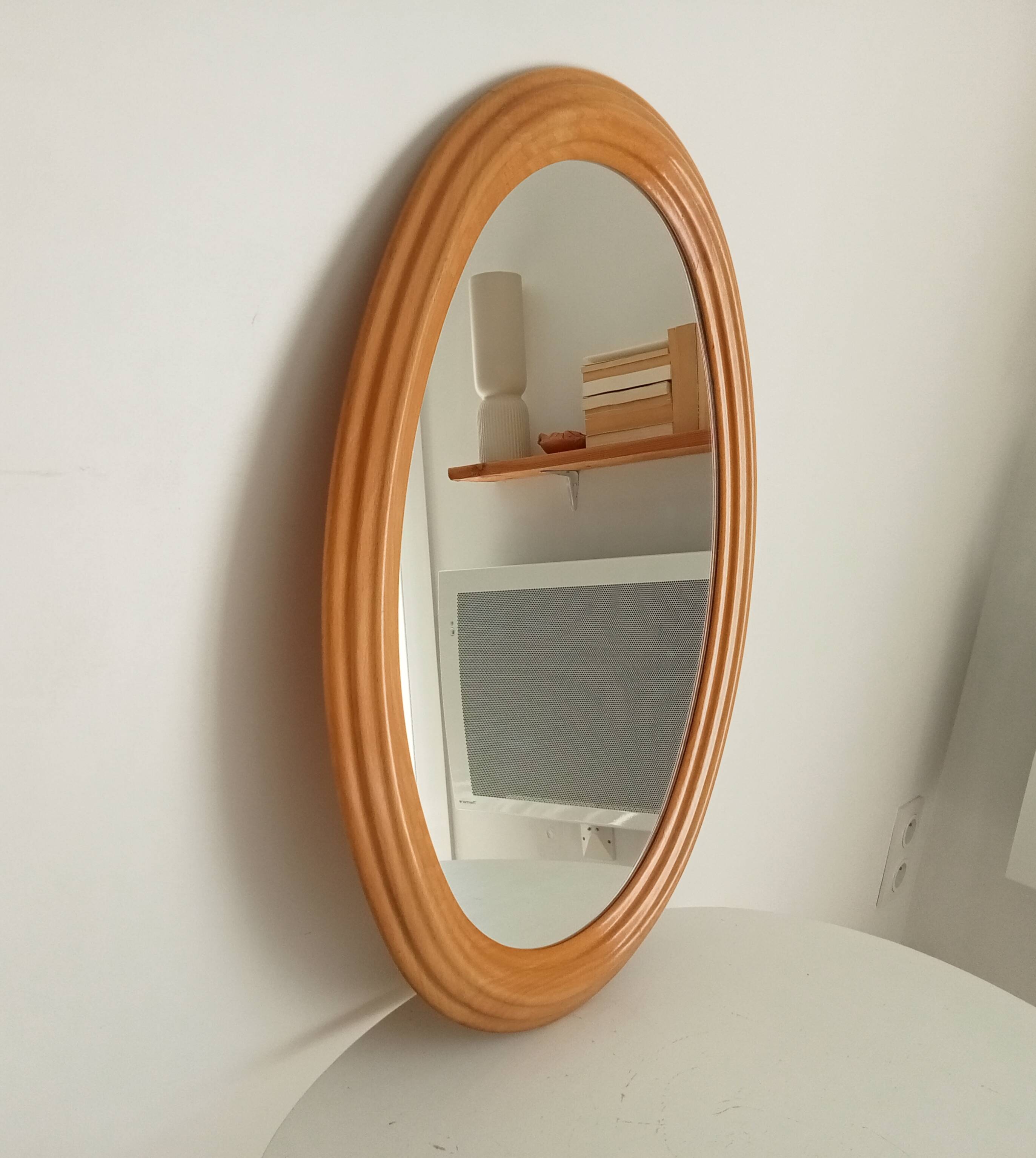 Vintage oval mirror in beech from the 70s/80s.