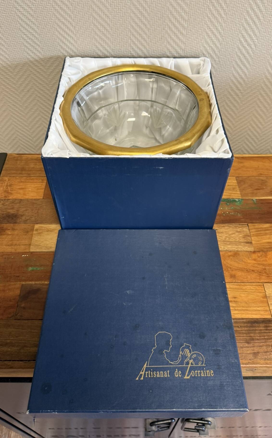 Cristalleries de Lorraine: large faceted bowl on crystal pedestal