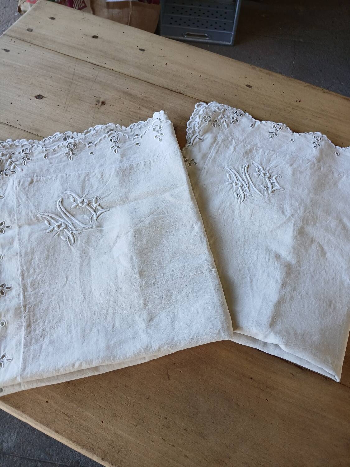 Antique flat sheet and 2 pillowcases set