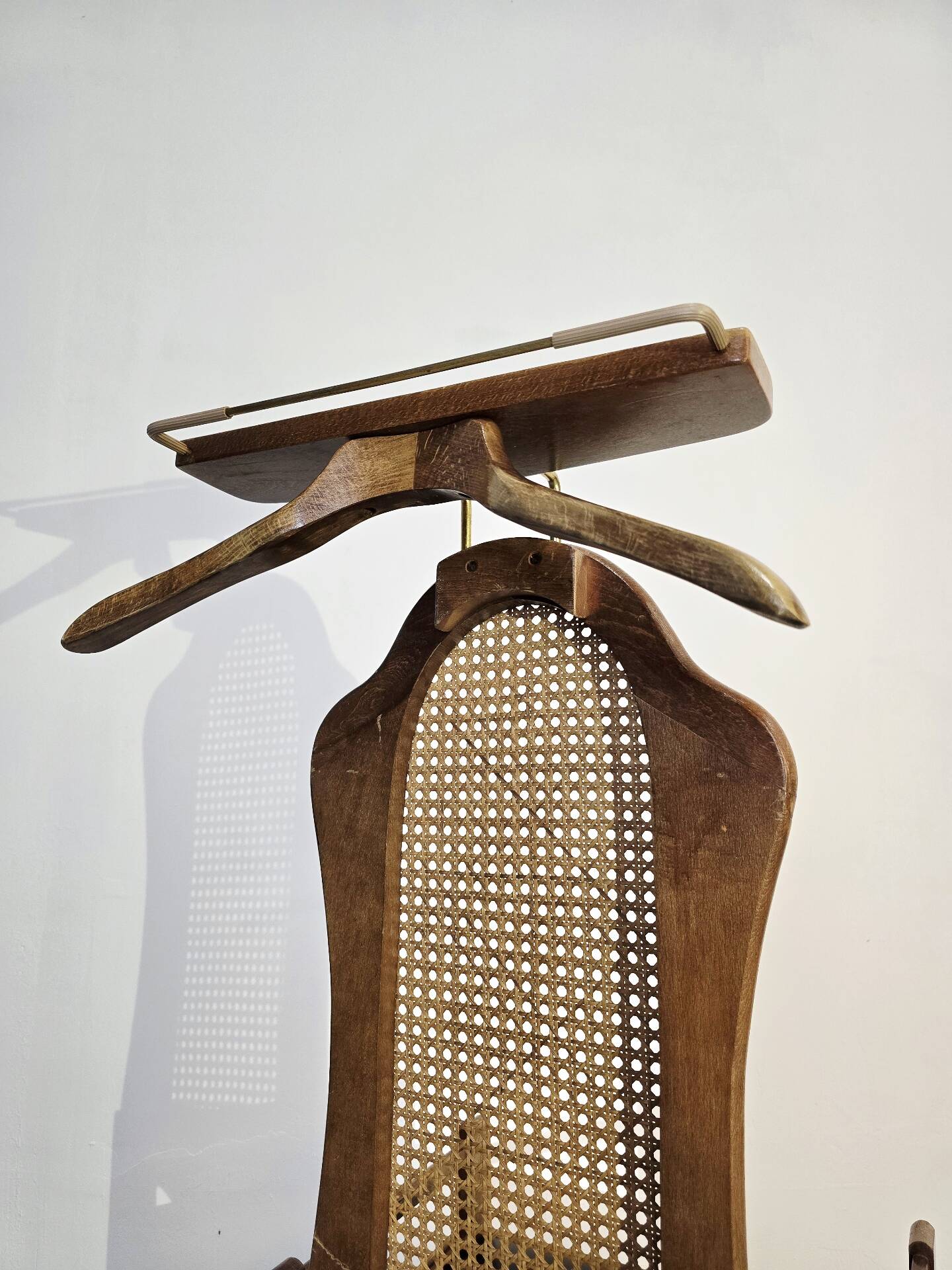 Chaise de hall en bois dur vintage avec rangement caché et porte-vêtements – Canne B