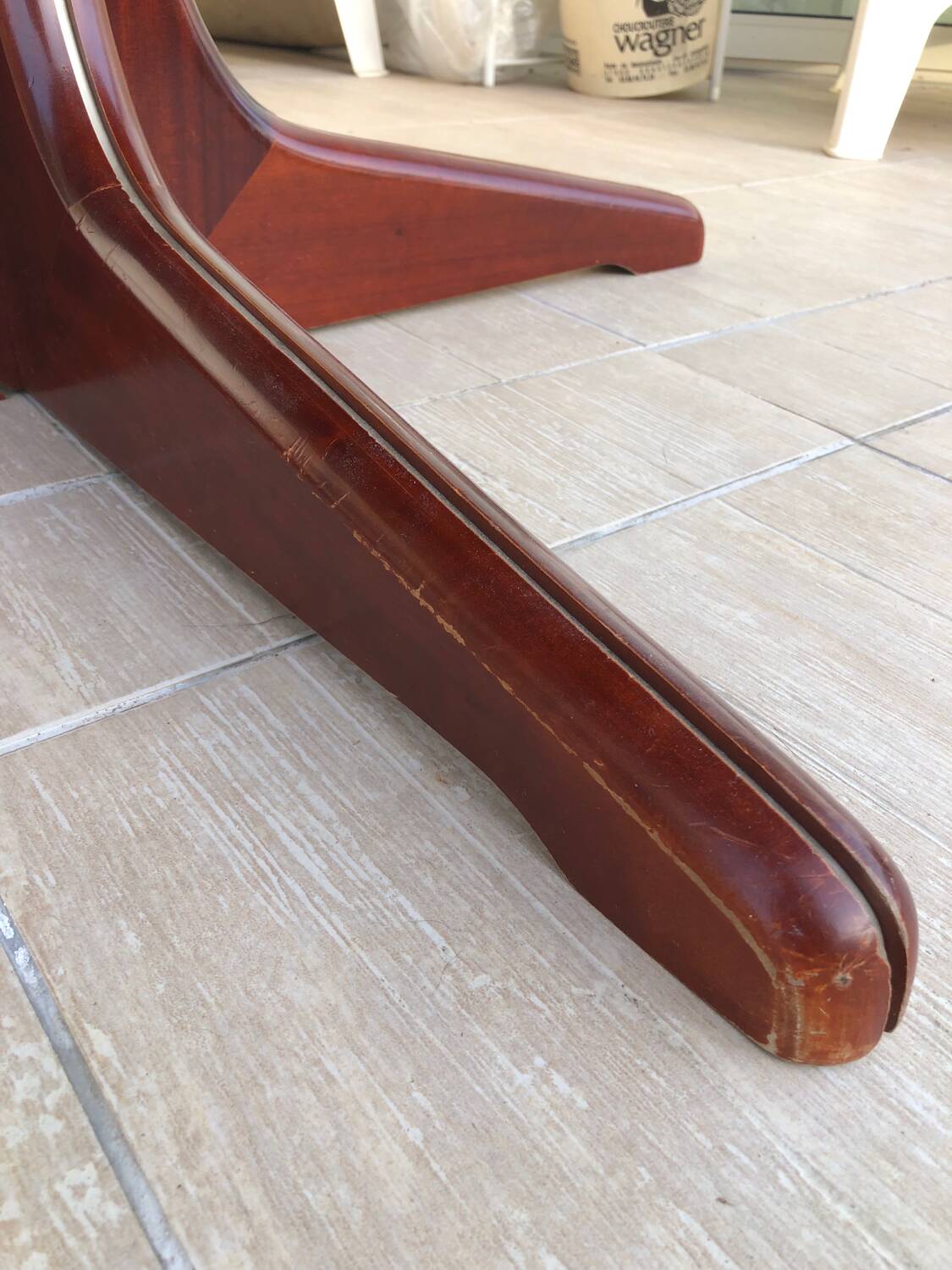 Baumann extendable round table