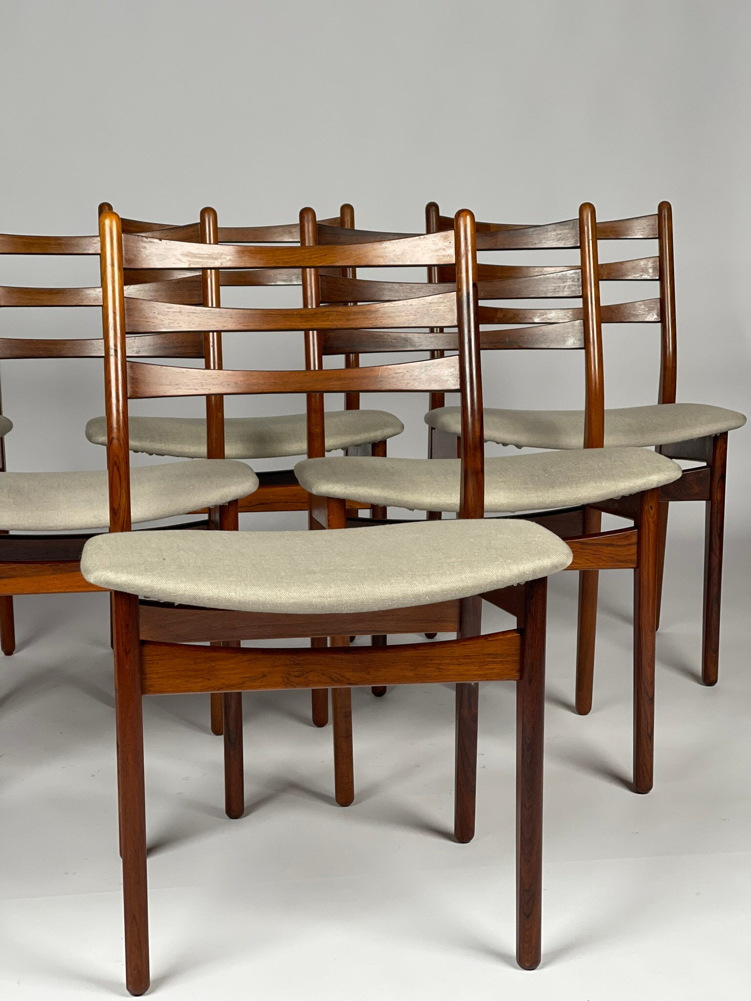 Set of 6 Danish chairs in rosewood.