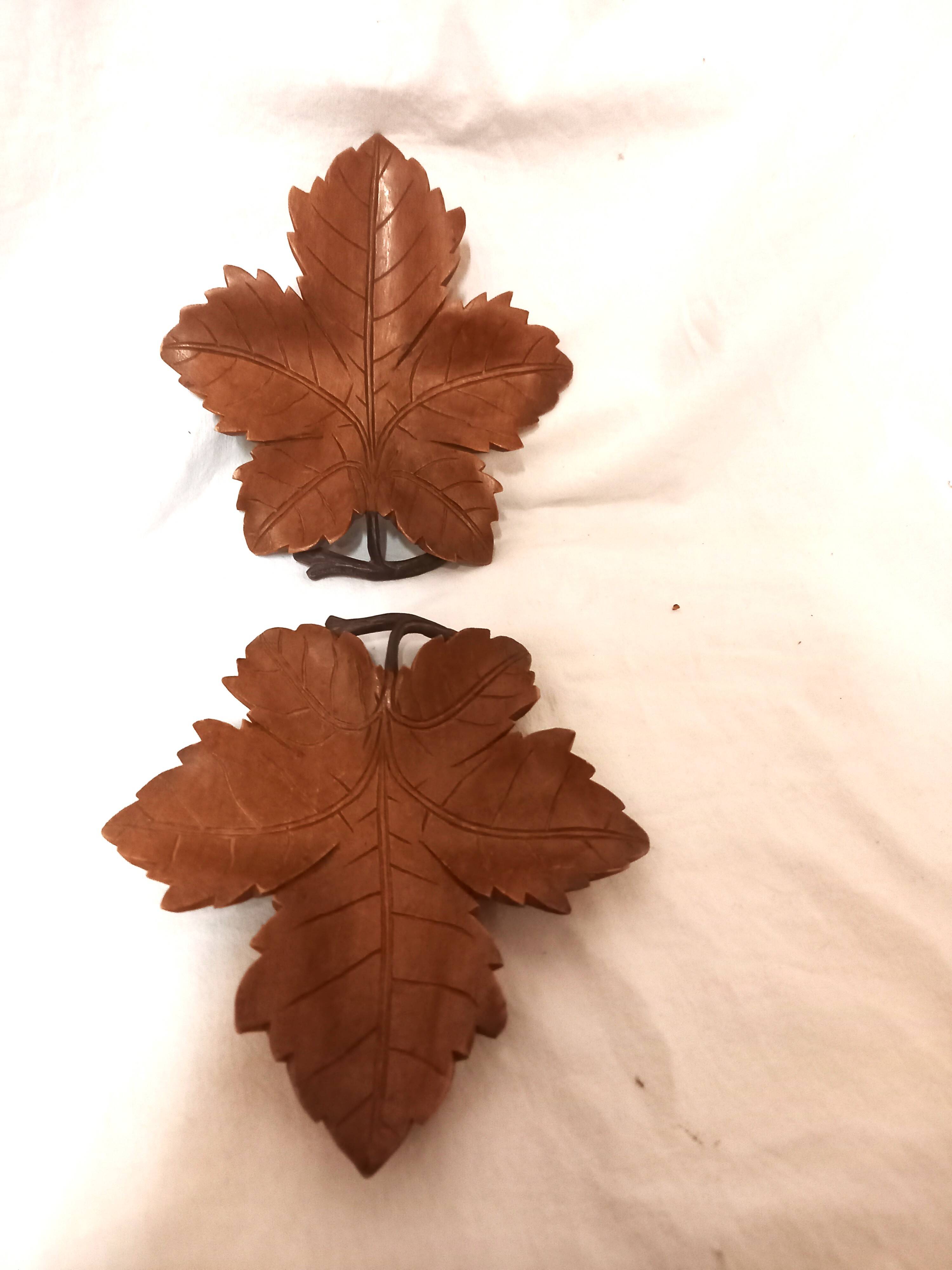 Empty pocket, wooden bowl, vine leaf, craft, vintage