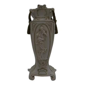 Vase in white porcelain biscuit decorated with women and cherubs