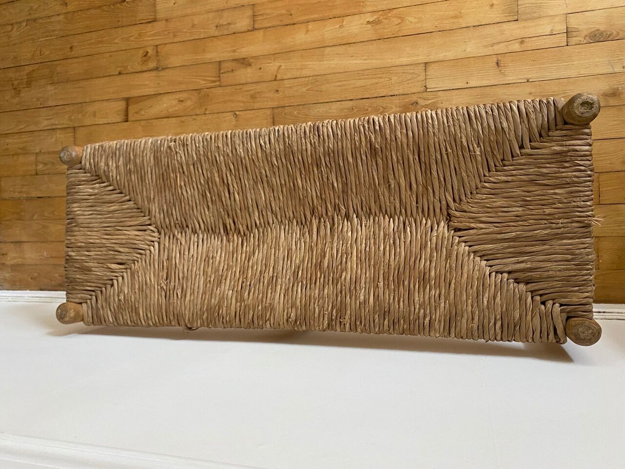 Banc en bois paillé
