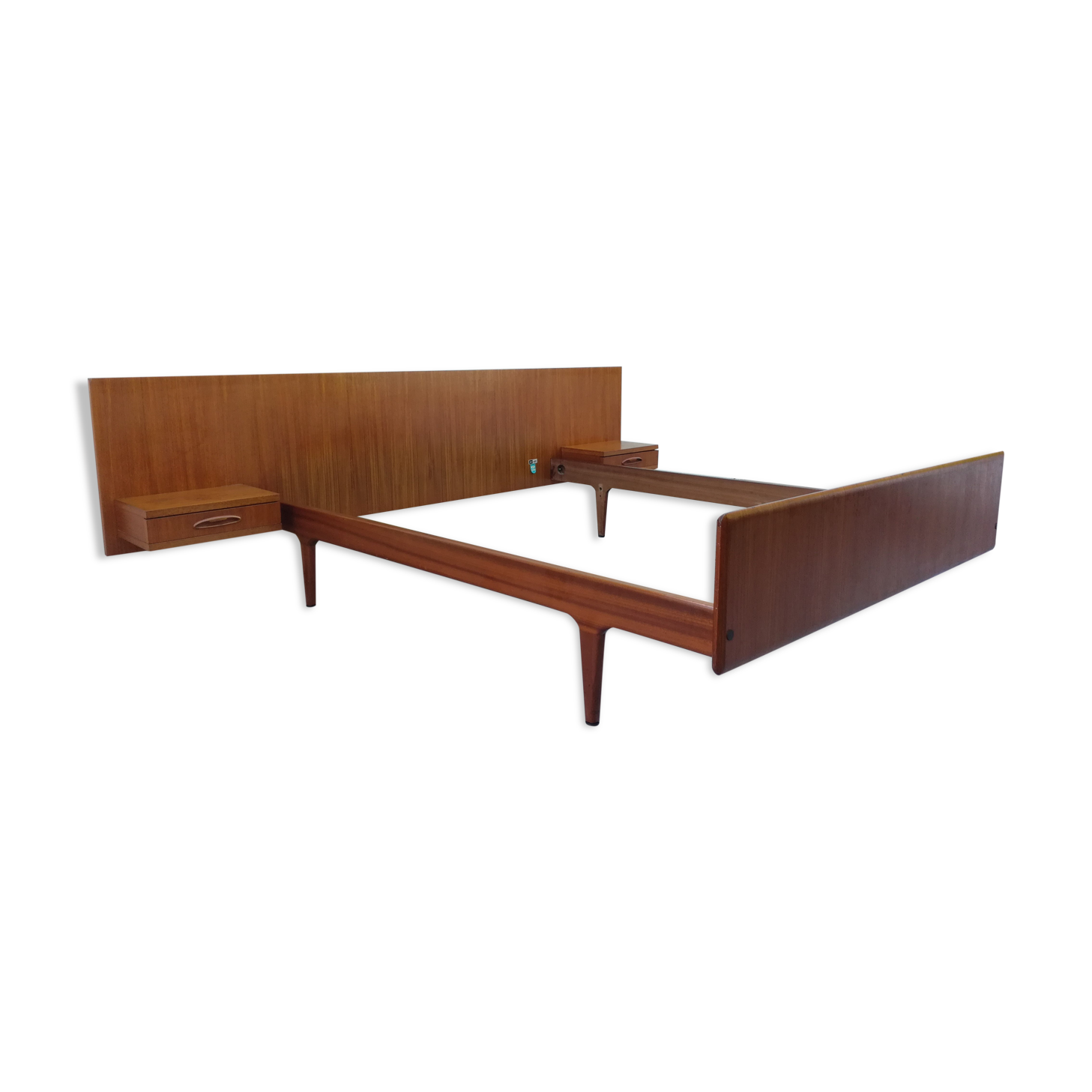 Teak bed
