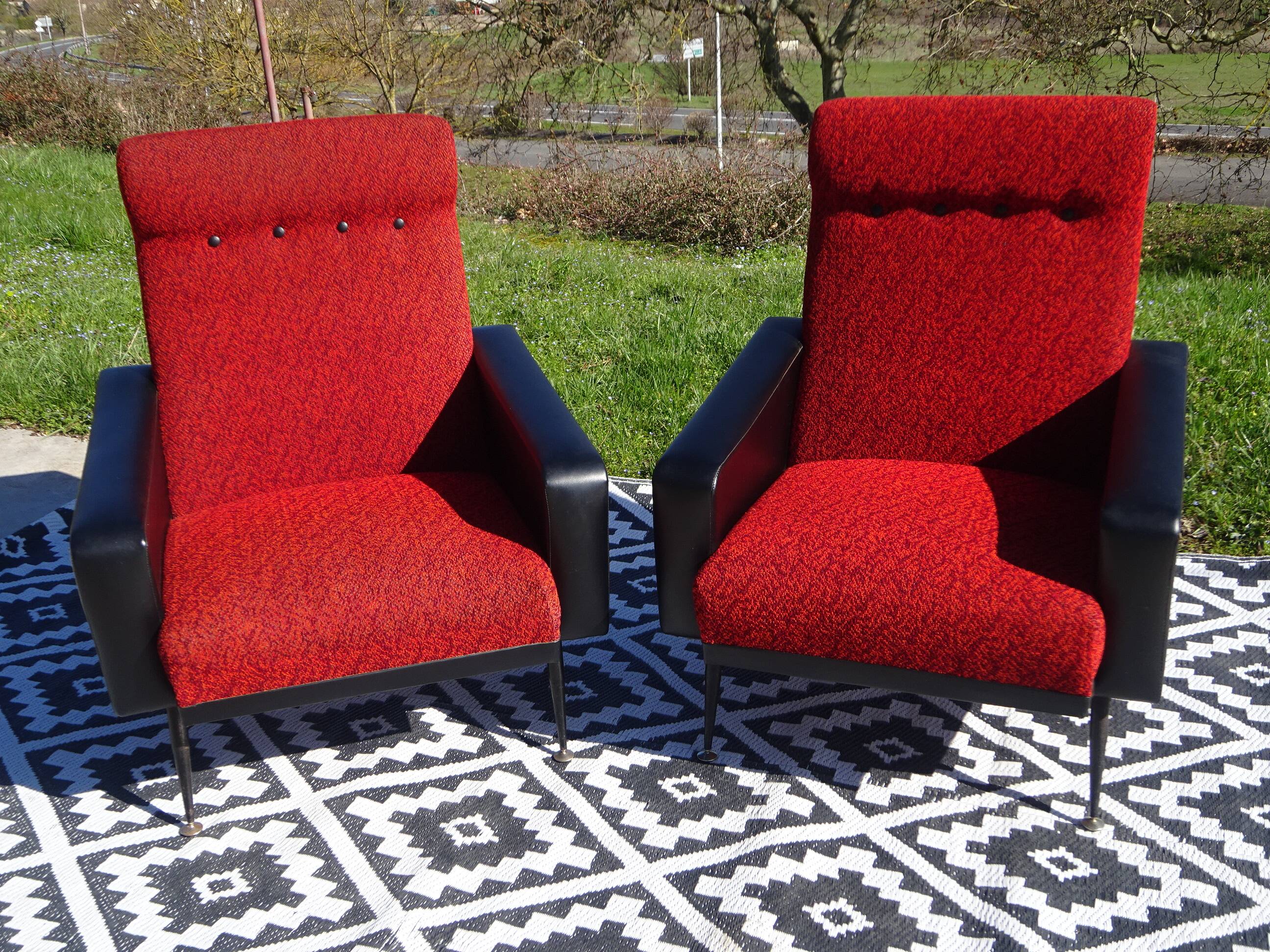 Fauteuils vintage rouge et noir, les 2