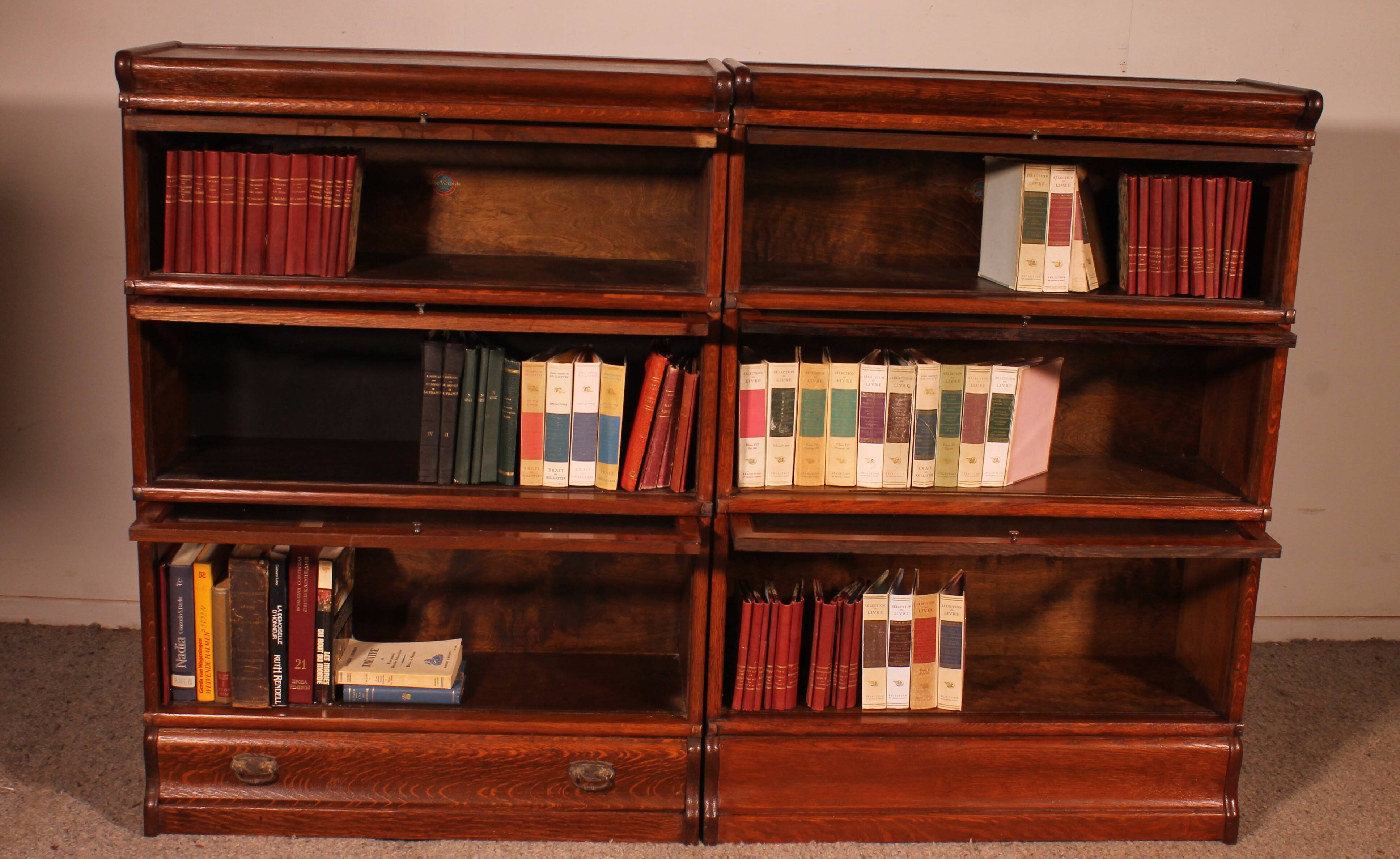 pair of Globe Wernicke London bookcases in oak circa 1900