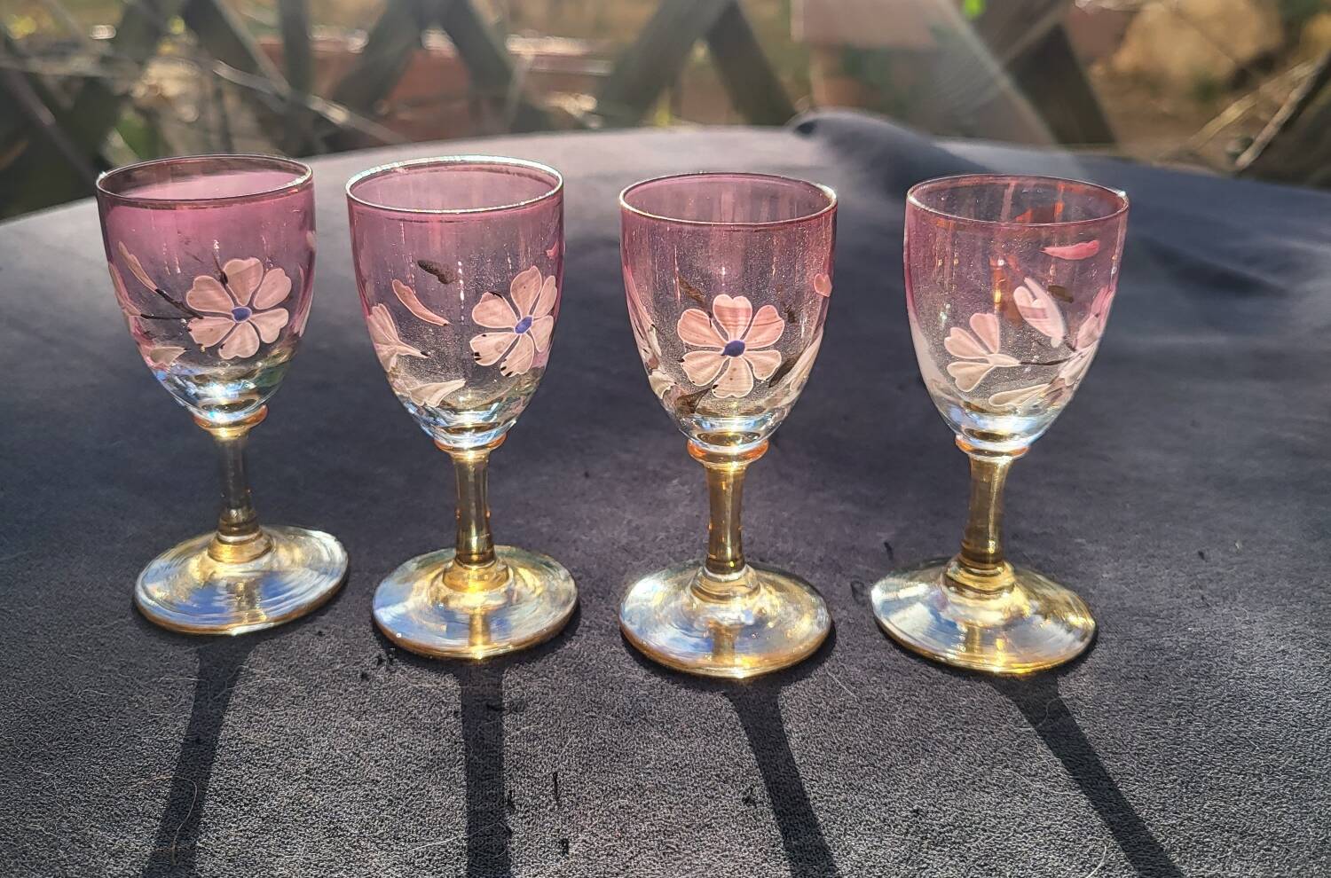 Enamelled pink liquor service