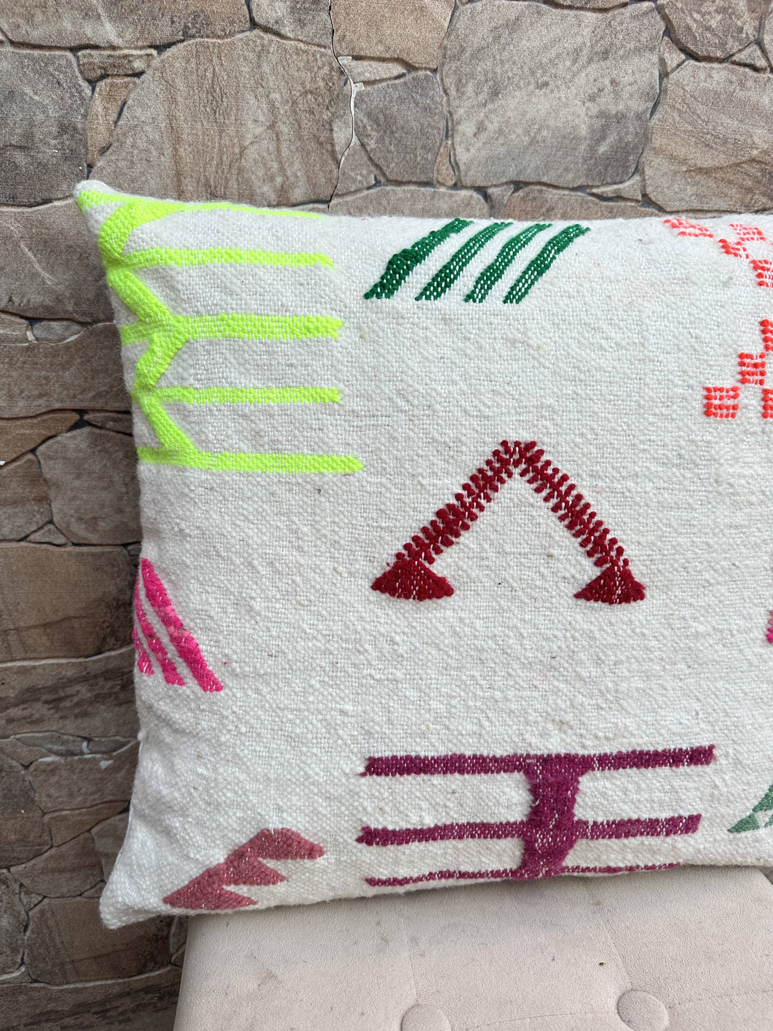 Handmade Berber wool cushion: Moroccan Kilim cushion (45x45cm)