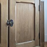 Buffet parisien ou meuble de rangement ancien à 2 portes en bois massif